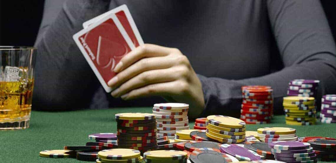 Những khác biệt cơ bản giữa Poker online và Poker truyền thống