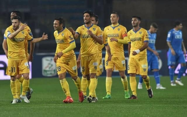 frosinone dang rat no luc de tru lai serie a mua giai nay